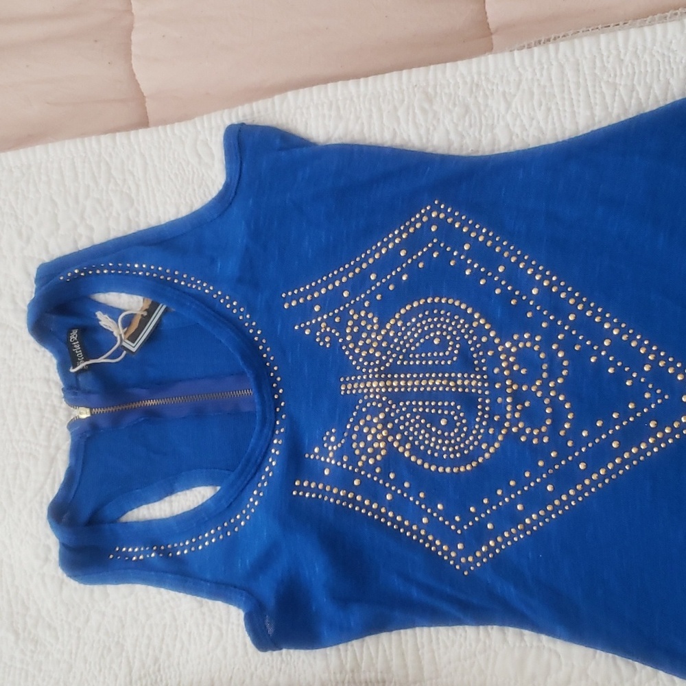 Sleeveless top